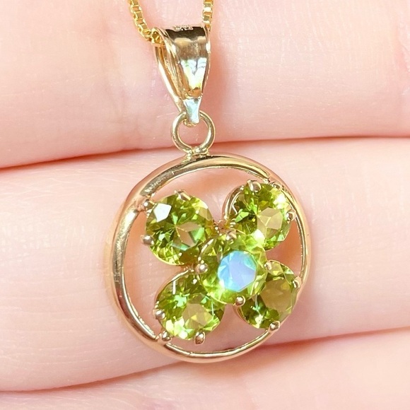 14K Peridot light green round five stone cluster Celtic gold open halo pendant‍‍